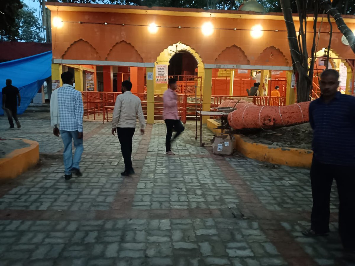 dmgonda2's tweet photo. शिकायतों के त्वरित निस्तारण हेतु  प्रतिबद्ध 

 सोशल मीडिया से मां बाराही देवी मंदिर परिसर में स्वच्छता संबंधी शिकायत प्राप्त हुई। संबंधित अधिकारियों ने तुरंत कार्रवाई कर  समाधान सुनिश्चित किया।

स्वच्छता बनाए रखने में सहयोग करें।
कूड़े को निर्धारित स्थान पर ही डालें। 
#gonda https://t.co/0jbKED8zh6