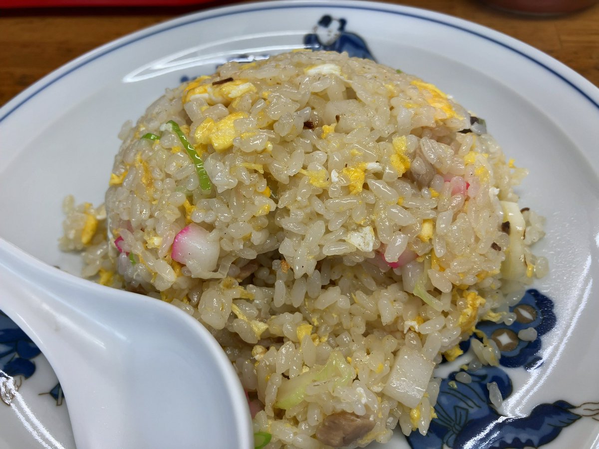 tsuyu23's tweet photo. ランチ♫
地元にて、勝手にひとりでチャーハン美味い店選手権をやろうとして、入ろうとした店のチャーハンが単品で1,100円というのを見て諦めて、結局お気に入りの店のチャーハン750円で落ち着いた。やっぱり美味い😋😋😋
もうこの店が優勝でいいや😆 https://t.co/xbQqgPGKLW