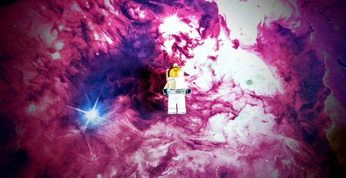 buggybutfine's tweet photo. Somewhere there is an astronaut looking at the beauty of the universe.

Background is @Cathrinmachin deskpad https://t.co/r7Rp4frH7p