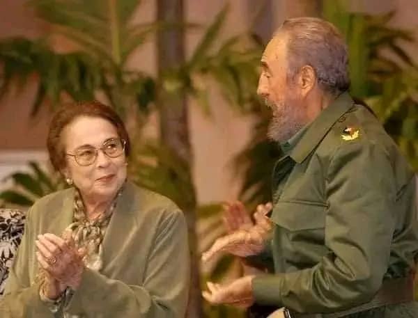 #FidelPorSiempre Los deberes revolucionarios y su inmenso trabajo nunca le impidieron a Vilma cumplir sus responsabilidades como compañera leal y madre de numerosos hijos. #ElLegadoDeVilma #Cuba #ANAPCuba