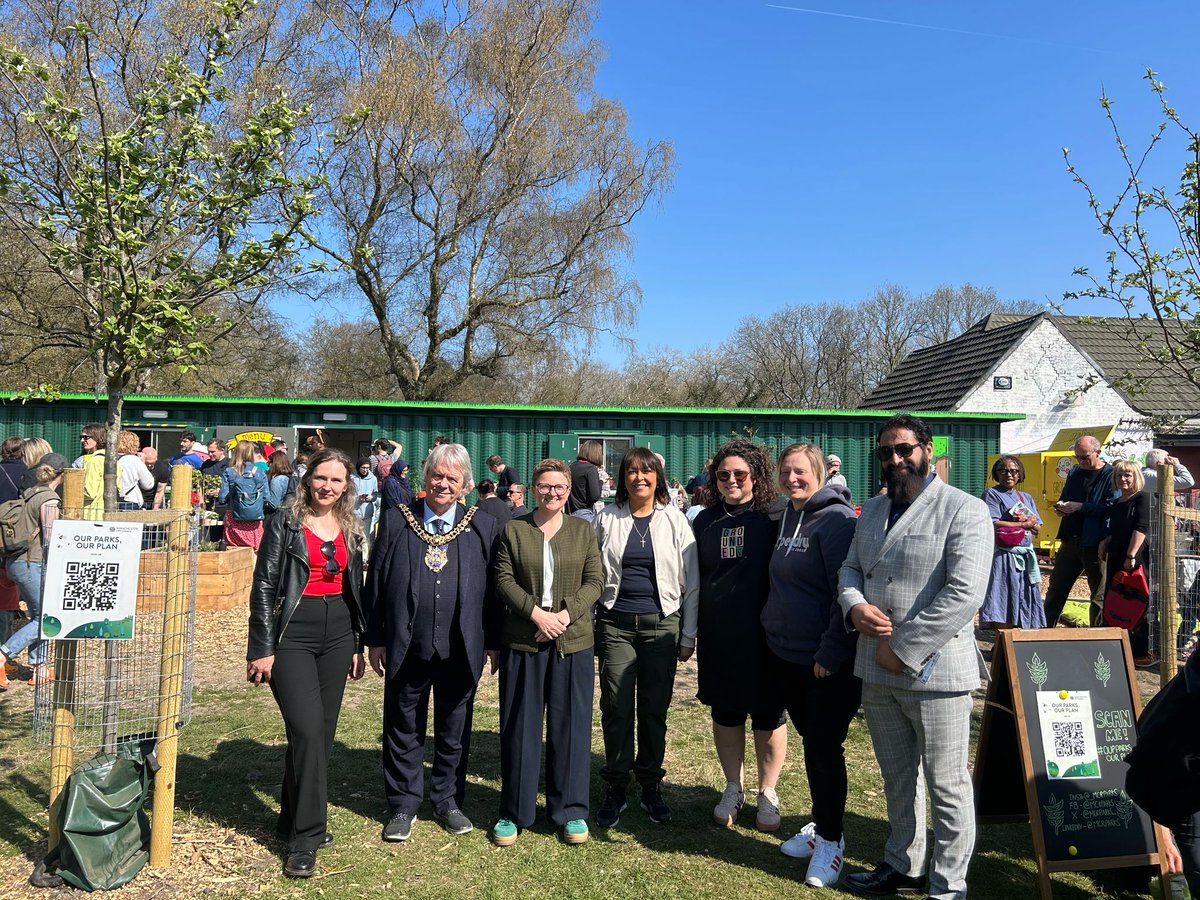 What a day at Cringle! Huge thanks to everyone who came out to celebrate the launch of Grounded café with us. Today was a beautiful demonstration of the incredible community spirit in Burnage and Levenshulme! 💚🤩

<a href="/bevcraig/">Bev Craig</a> <a href="/AnnIgbon/">Cllr Lee-Ann Igbon</a> <a href="/LordMayorOfMcr/">Councillor Carmine Grimshaw</a> @thezahidhussain <a href="/Dzidra78/">Dzidra Noor</a>