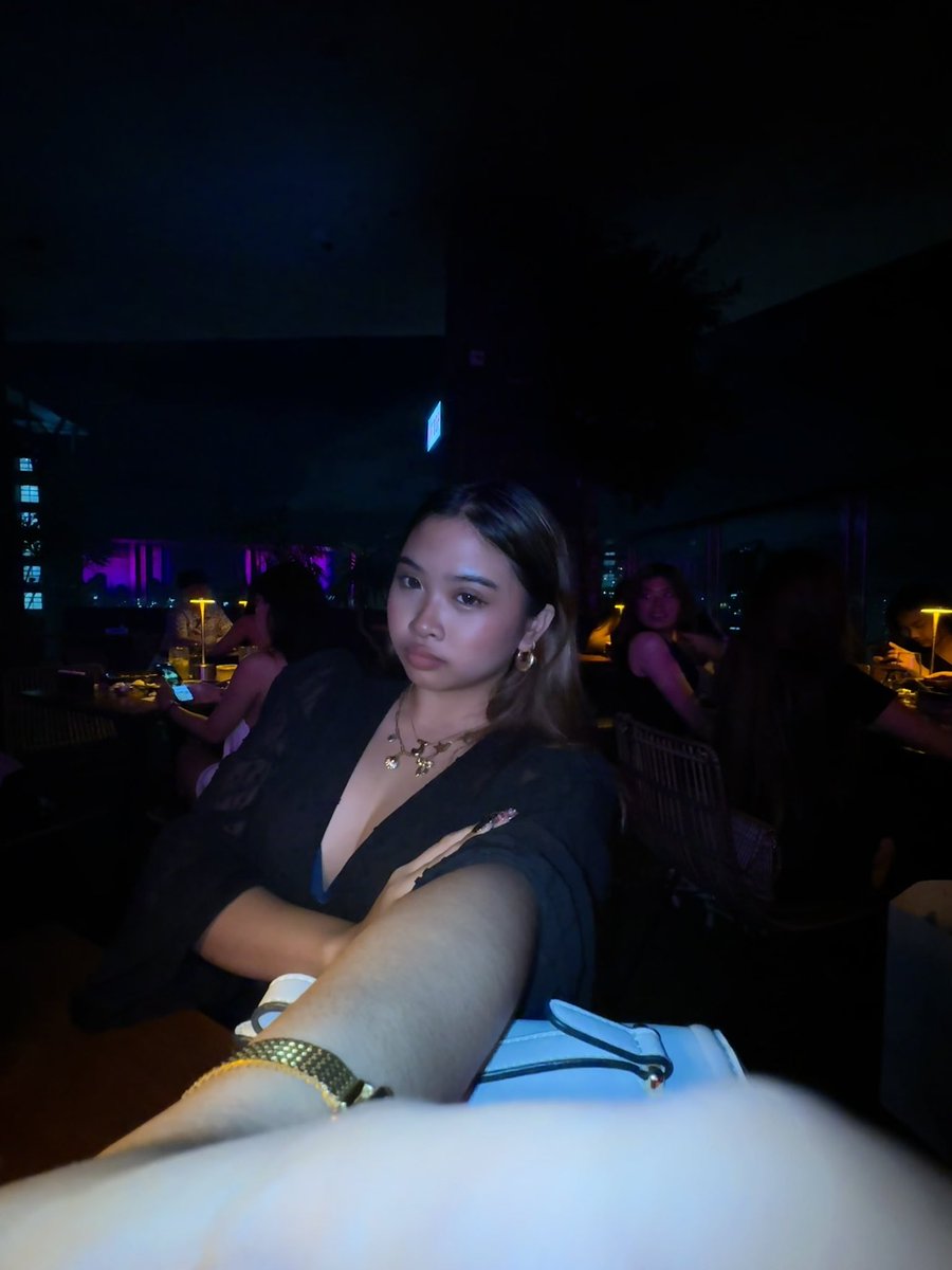 louvaisa's tweet photo. 🥂 #dvsd #diveselcaday @IVEstarship https://t.co/tmlJ8eBDi3