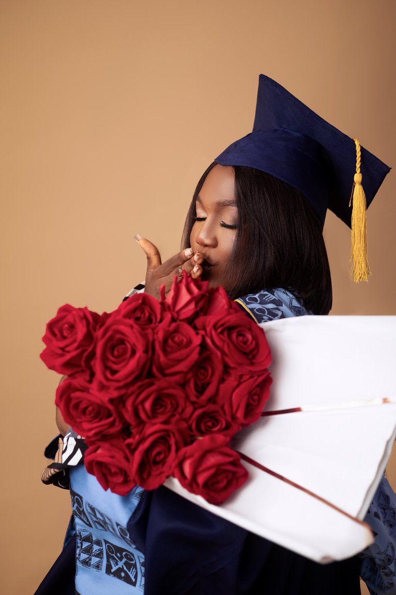 _Lolade1109's tweet photo. Iโm Aregbesola Oreoluwa Ololade, GRADUATE of English Language department, Lagos State University.
#lasu28thconvocation #lasu #graceismystory #nasels #littlemissgraduate https://t.co/t7PYCrCK4h