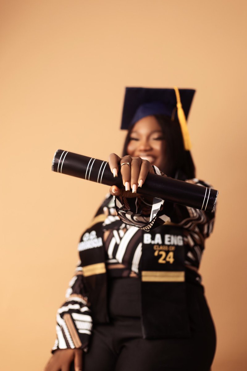 _Lolade1109's tweet photo. Iโm Aregbesola Oreoluwa Ololade, GRADUATE of English Language department, Lagos State University.
#lasu28thconvocation #lasu #graceismystory #nasels #littlemissgraduate https://t.co/t7PYCrCK4h