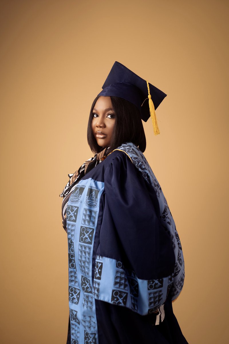 _Lolade1109's tweet photo. Iโm Aregbesola Oreoluwa Ololade, GRADUATE of English Language department, Lagos State University.
#lasu28thconvocation #lasu #graceismystory #nasels #littlemissgraduate https://t.co/t7PYCrCK4h