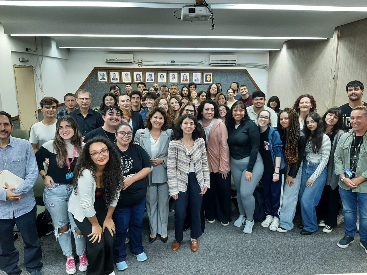 EmbEspBrasil's tweet image. A Embaixadora 🇪🇸 visitou a @ufrgsnoticias e se reuniu com professores e alunos do Departamento de Espanhol e o Secretario de Relações Internacionais da Universidade

Destacou o grande interesse da juventude brasileira 🇧🇷 pelo espanhol, instrumento de progresso e desenvolvimento