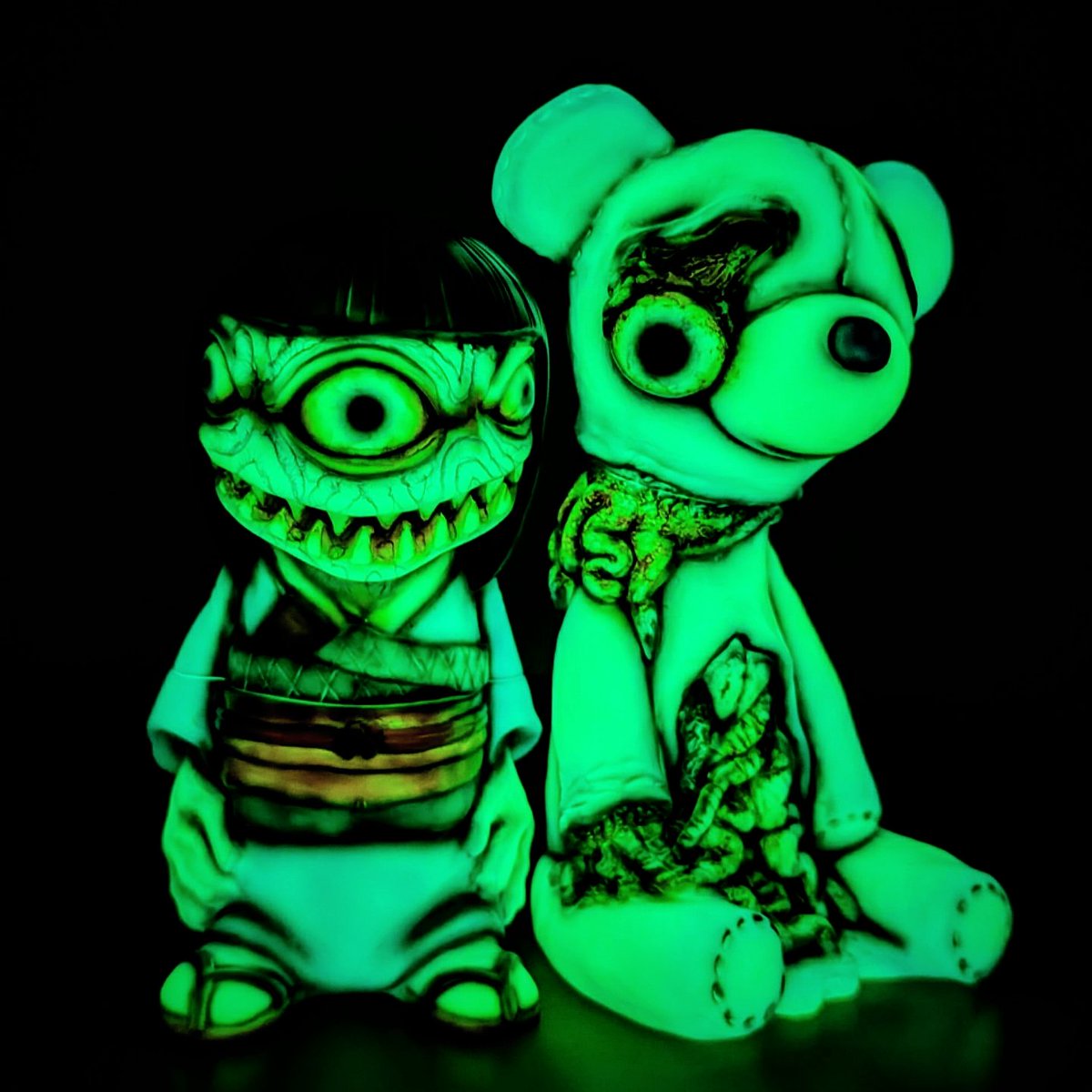 Zero_FatalFrame's tweet image. よしこ＆ナンシーの蓄光コンビ🥰✨
#かっこわらい雑貨店 
#よしこ