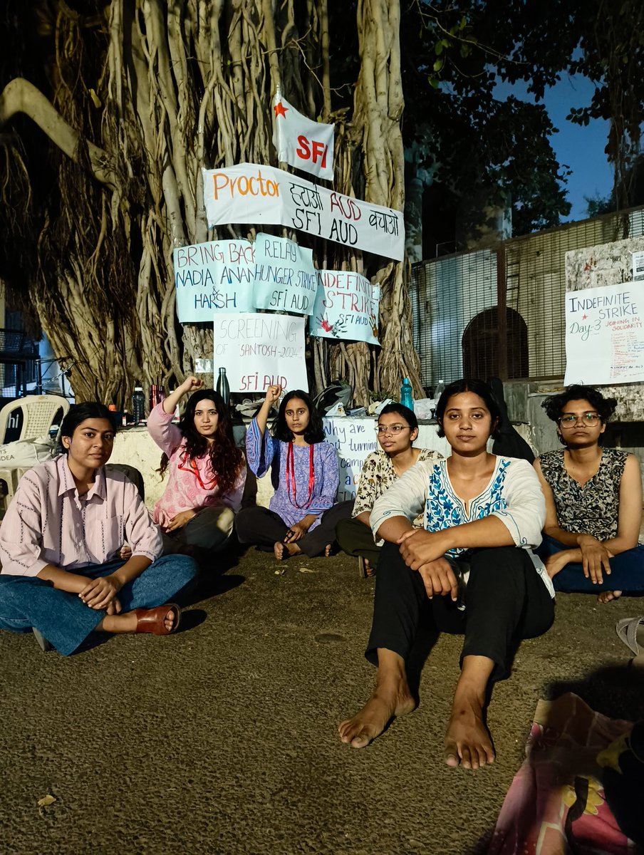 elamonsooraj2's tweet photo. 🛑 96 hours of protest. Now an indefinite hunger strike.
 Sharanya (AUD student Union leader) &amp; Shefali (SFI Secretary) have pledged to neither eat nor drink until suspensions are revoked.
 Their bodies are at risk. Their courage is unmatched.
 @PTI_News @ndtv @the_hindu #SaveAUD https://t.co/qBKc4txAtI