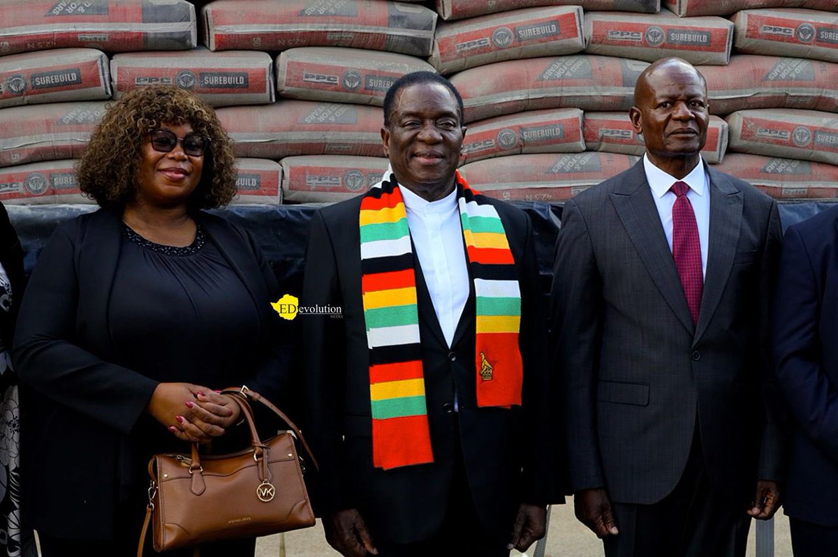 EDevolutionZw's tweet image. PPC hands over 60 tonnes of cement to President Mnangagwa at State House @faz_trust 

#PPC
#LocalGovernance
#edevolutionmedia