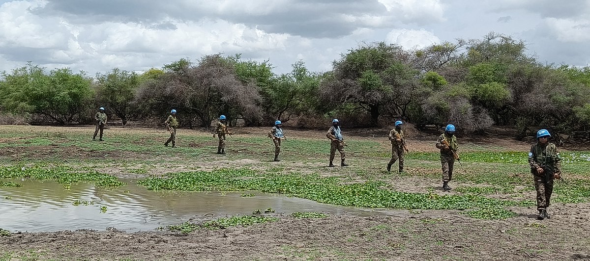 unmissmedia's tweet photo. In Pibor 🇸🇸, #SouthSudan, #UNMISS peacekeepers conducted an integrated patrol comprising Blue Helmets from #India 🇮🇳, military observers, and civilians. They:
✅engaged with local communities to promote peace
✅reaffirmed that protecting civilians is a top priority
✅raised awareness about the need to combat sexual and gender-based violence
#A4P
