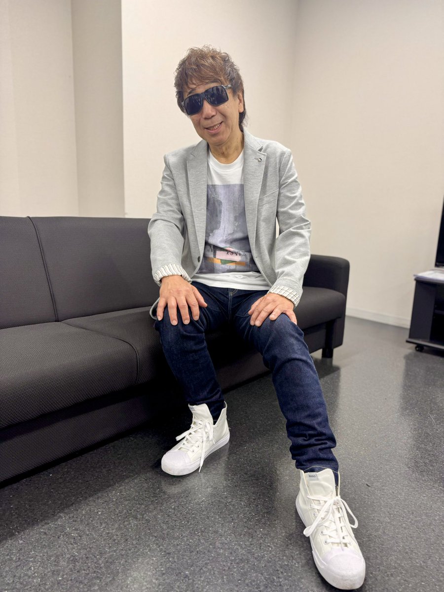 #TMNETWORK 『YONMARU+01』行って来ました！
いつもあらたな驚きと感動をくれるTMのLIVE♪
24時間が経った今でも興奮冷めやらずでステージの残像が脳裏に鮮明にLOOPしています
そして恒例LIVE終わりの木根さん
今回もお疲れ様のところ木根スマイルを向けてくださいました！
木根さんに多謝(❛ᴗ❛人)✧