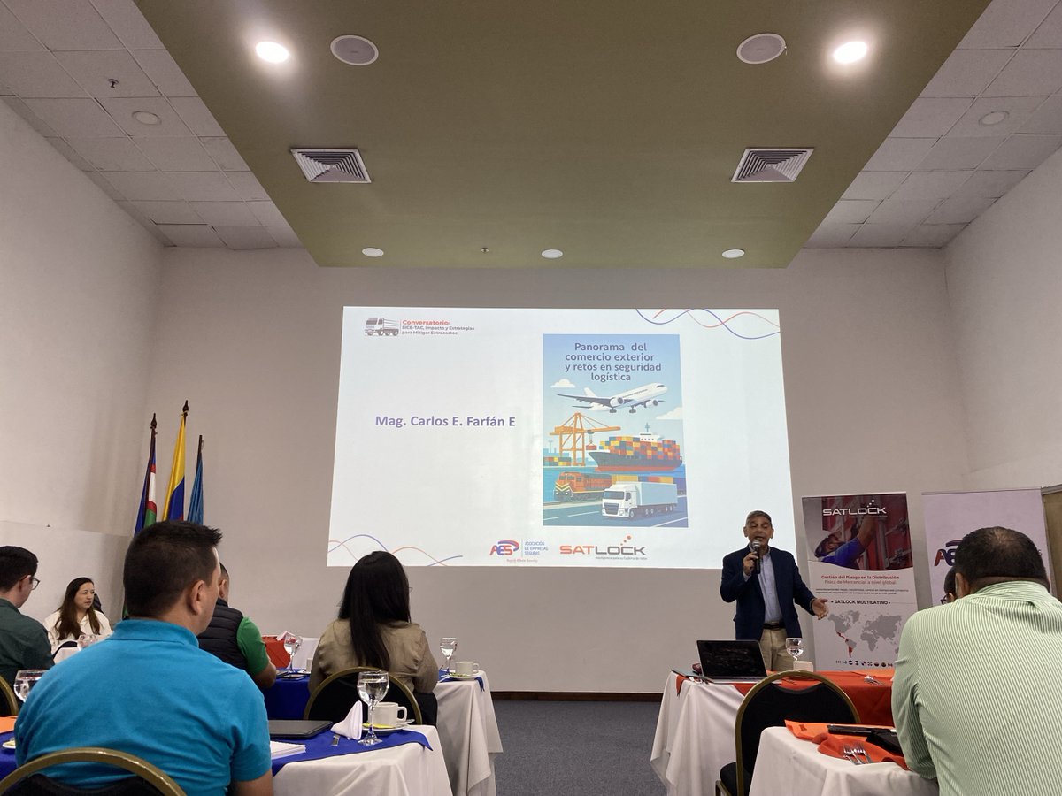 AES_SCS's tweet photo. 🚛📊 Así se vive nuestro evento junto a @SatlockLatam : un espacio de alto valor para el sector logístico y del comercio exterior. https://t.co/F9lPUywaes