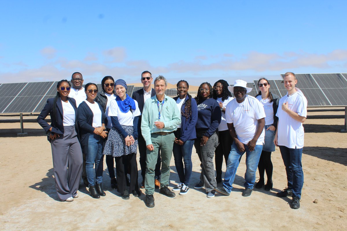 SASSCAL_ORG's tweet image. 1/3: Green Hydrogen in Practice at Cleanergy Solutions Namibia!
#SASSCAL &amp;amp; the Federal Ministry of Education &amp;amp; Research, Germany visited the Cleanergy Solutions Namibia site to observe the progress being made in establishing one of Namibia’s fully integrated green hydrogen hubs.