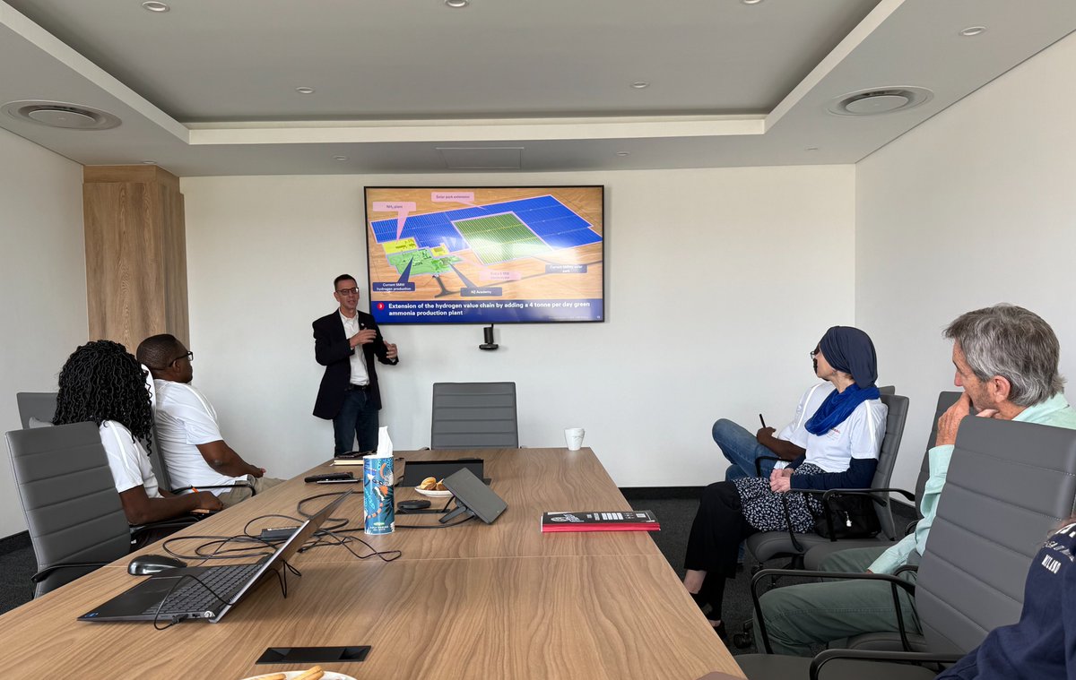 SASSCAL_ORG's tweet image. 1/3: Green Hydrogen in Practice at Cleanergy Solutions Namibia!
#SASSCAL &amp;amp; the Federal Ministry of Education &amp;amp; Research, Germany visited the Cleanergy Solutions Namibia site to observe the progress being made in establishing one of Namibia’s fully integrated green hydrogen hubs.