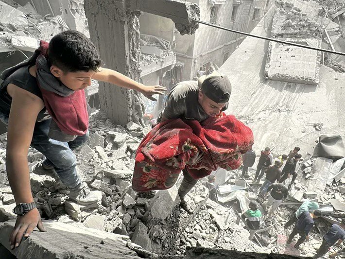 Yaşanan acılar insana ne kadar yakınsa, insanlık o kadar uzaklaşıyor. Gazze'deki kardeşlerimizin acısı hepimizin acısıdır. #Gazze #İnsanlık"