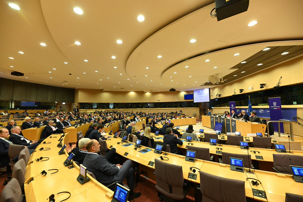 Confindustria ha riunito oggi il suo Consiglio Generale al Parlamento Europeo di Bruxelles, guidato dal Presidente <a href="/Orsini_Emanuele/">Emanuele Orsini</a> . Con la partecipazione di oltre 100 #imprenditori e dei #capidelegazione italiani, è emersa l’urgenza di rilanciare la competitività europea con