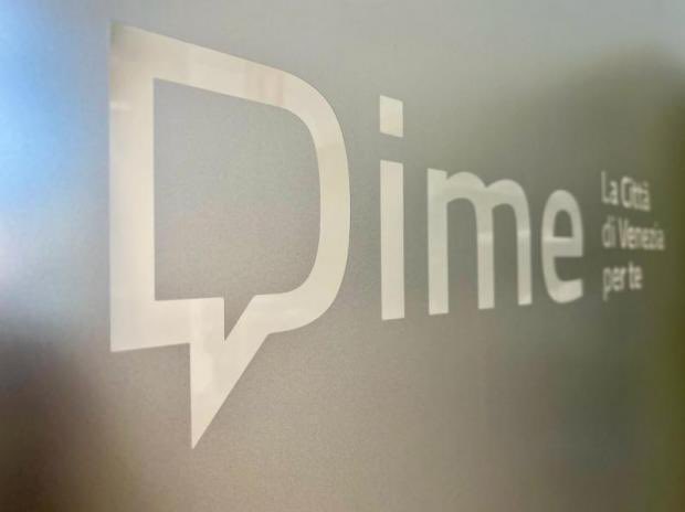 Comune di Venezia (@comunevenezia) on Twitter photo ✅ Approvata dalla #GiuntaComunale la #delibera relativa al disciplinare tecnico del servizio di Contact Center Unico, affidato a <a href="/GruppoVeritas/">Gruppo Veritas</a> per il quinquennio 2025-2029.
☎️ Il servizio, avviato nel 2019, si è consolidato negli anni come un punto di riferimento fondamentale ✅ Approvata dalla #GiuntaComunale la #delibera relativa al disciplinare tecnico del servizio di Contact Center Unico, affidato a <a href="/GruppoVeritas/">Gruppo Veritas</a> per il quinquennio 2025-2029.
☎️ Il servizio, avviato nel 2019, si è consolidato negli anni come un punto di riferimento fondamentale