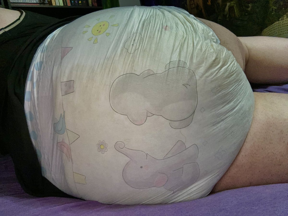 squishylivvy's tweet photo. I have no memory of this diaper getting wet, but at least in my sleep I kept the sun safe hehehe https://t.co/VgDdLxda6i