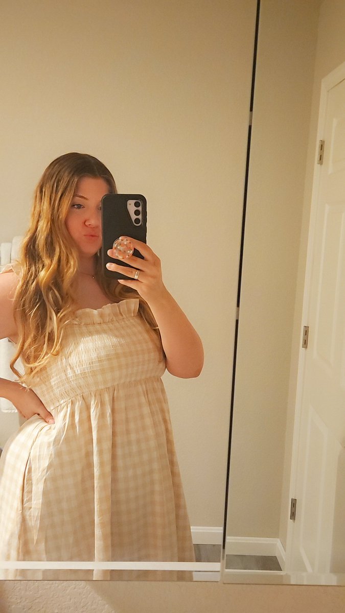 bregish's tweet photo. ready for sundress season 🌻 https://t.co/KfMoM0qxiK