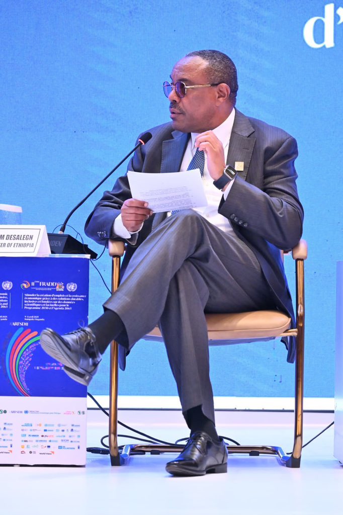 Namagembe Provia (@namagembep40413) on Twitter photo Let's break the cycle of aid dependency! Africa needs to tap into its own potential for sustainable growth and development. #SDGs #ARFSD11 <a href="/HMDessalegn/">Hailemariam Dessalegn</a> Let's break the cycle of aid dependency! Africa needs to tap into its own potential for sustainable growth and development. #SDGs #ARFSD11 <a href="/HMDessalegn/">Hailemariam Dessalegn</a>
