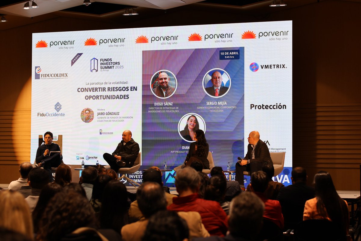 FiducoldexCol's tweet photo. Estamos en vivo en el #FundsInvestorsSummit discutiendo un tema crucial: la paradoja de la volatilidad. En un entorno lleno de ruido, miedo y comparaciones con crisis pasadas, ¿cómo podemos convertir los riesgos aparentes en oportunidades reales? Nuestros panelistas Diego Sáenz, Diana Güiza y Sergio Mejía, moderados por Jairo González, nos guiarán. 🤝

Conéctate 📲 https://t.co/Xc7dgFLxcd 

#FIS2025 #PrimerDíaFIS