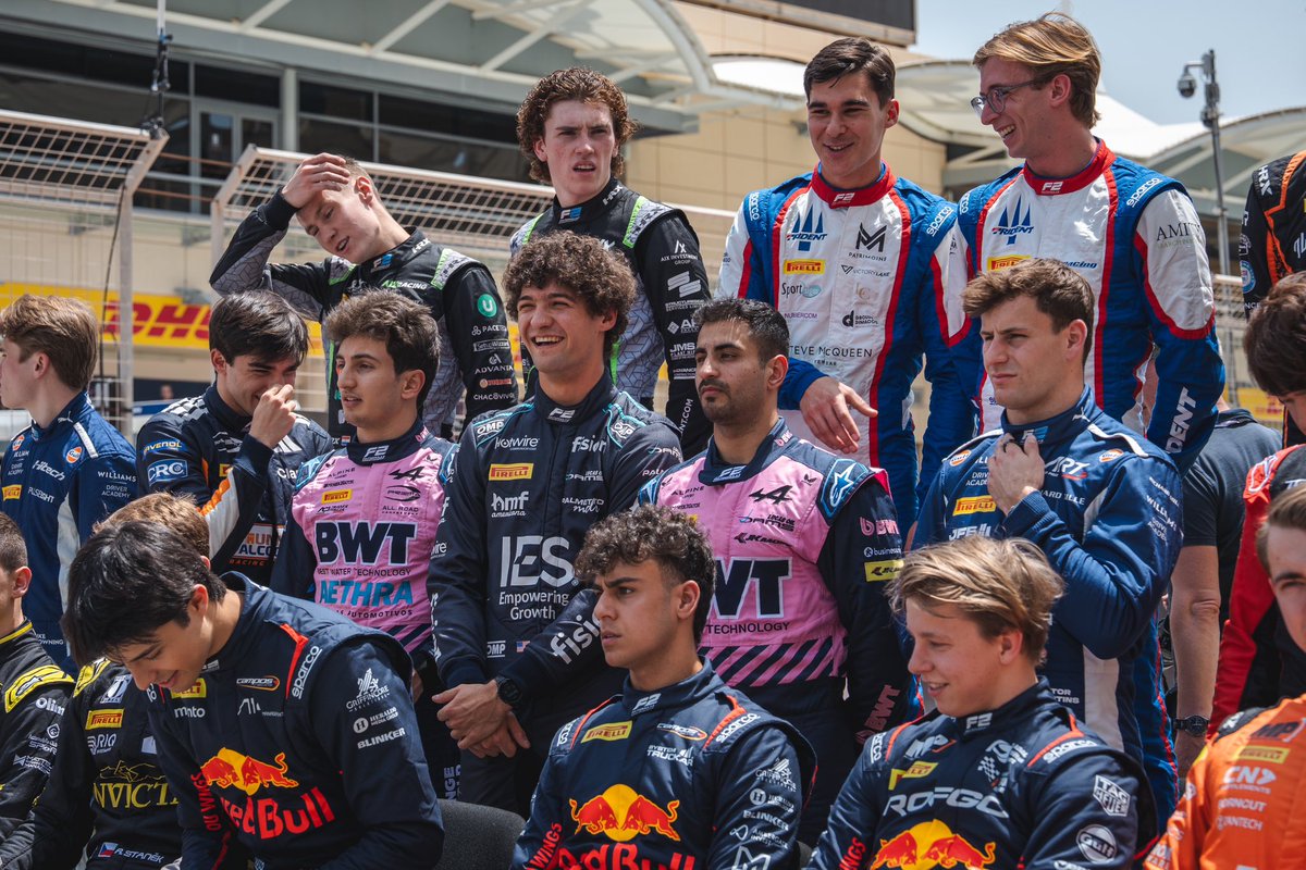 damsracing's tweet image. The official F2 class photo for the 2025 season has been successfully taken! 🫶🏻📸

Ready for round 2! 🤩

#f2 #DAMSLucasOil #classpicture #racing #team #motorsport