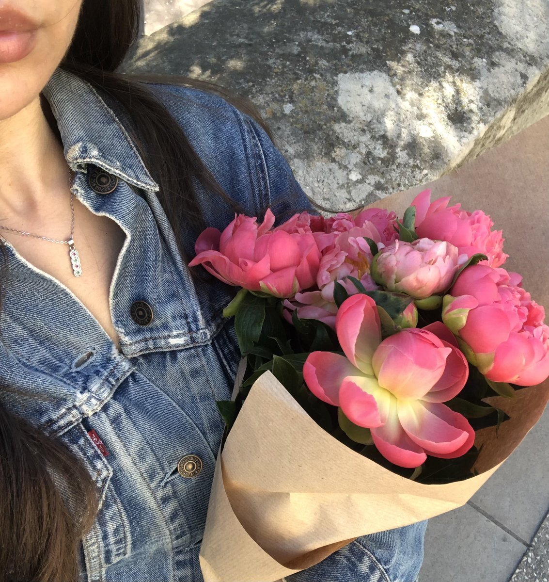 soyaaalll's tweet photo. COUCOU LES FILLES J’AI EU MES PIVOINES MOUHAHAHAHAHAHHA (petit dump au passage 🤗) https://t.co/vzgaeipKgm