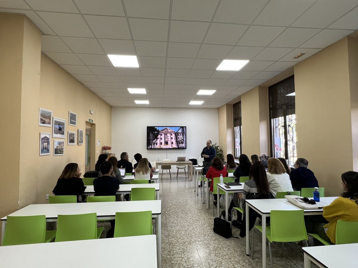 Los docentes del centro Santa Teresa conocen herramientas y trabajan aspectos relacionados con el bienestar emocional de los miembros de la comunidad educativa con Víctor Martín <a href="/cfiesalamanca/">CFIE SALAMANCA</a> #formaciónCyL
