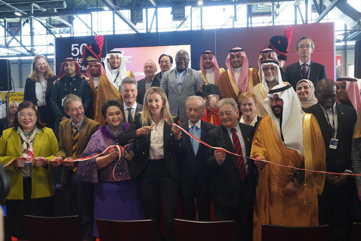 TaifUniversity's tweet photo. شاركت #جامعة_الطائف في معرض جنيف الدولي للاختراعات إلى جانب 38 جهة تعليمية وأكثر من 300 مخترع من مختلف دول العالم؛ وقد شهد المعرض تدشين جناح المملكة العربية السعودية من قِبل وكيل وزارة التعليم للتعاون الدولي الدكتور ناصر العقيلي.

وشاركت الجامعة بثلاثة براءات اختراع في إنجاز يُجسّد مكانتها الرائدة وتميّزها العالمي في دعم مسيرة الابتكار والتميّز الأكاديمي.
جاءت هذه المشاركة تحت قيادة سعادة رئيس جامعة الطائف الأستاذ الدكتور يوسف بن عبده عسيري وبرفقة وفد رسمي من الجامعة حيث عكست المشاركة حضور الجامعة الفعّال ودورها البارز في المحافل الدولية