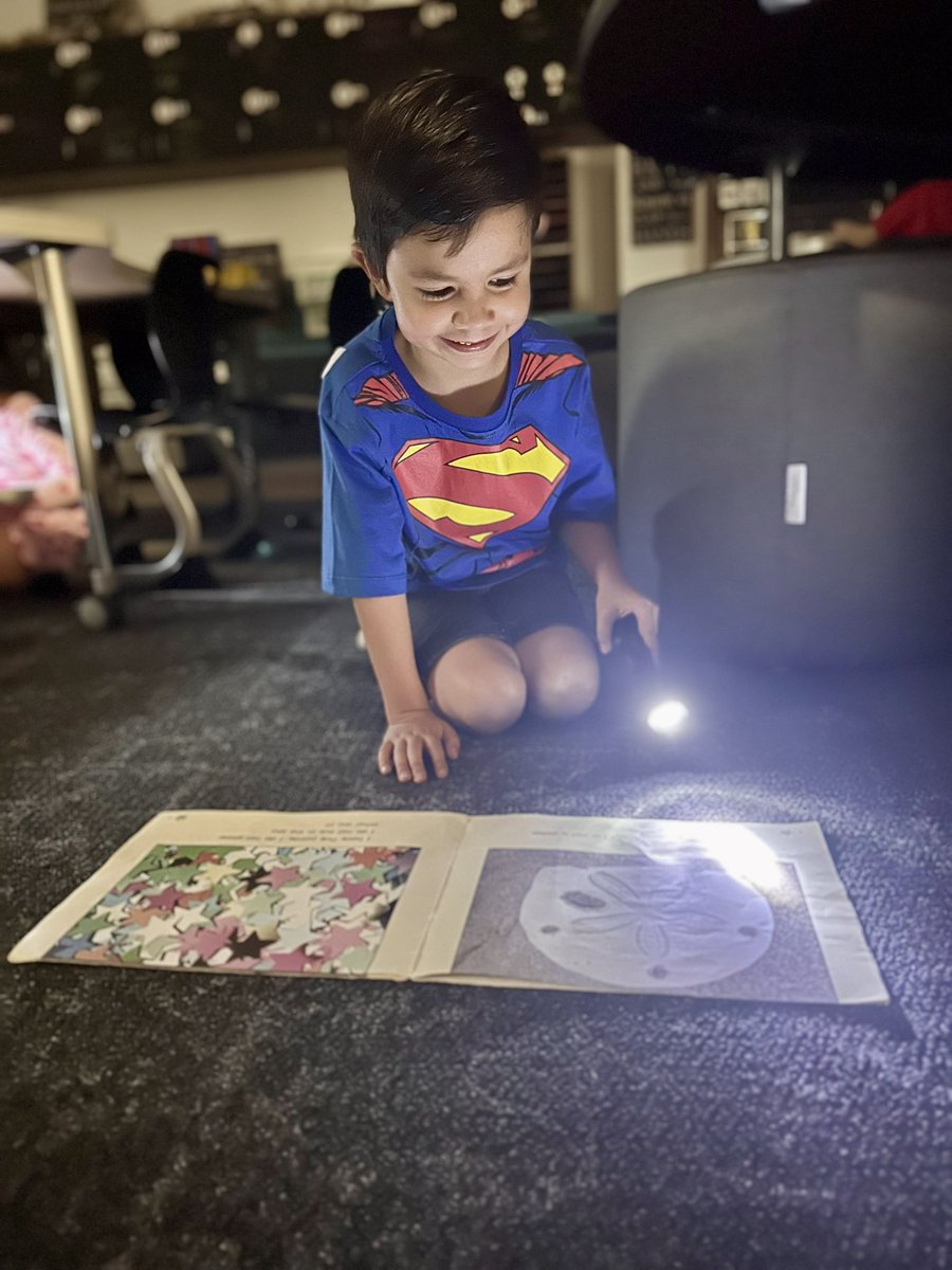 It’s all smiles on Read with a Flashlight day in K4! 🔦
#WilsonWay