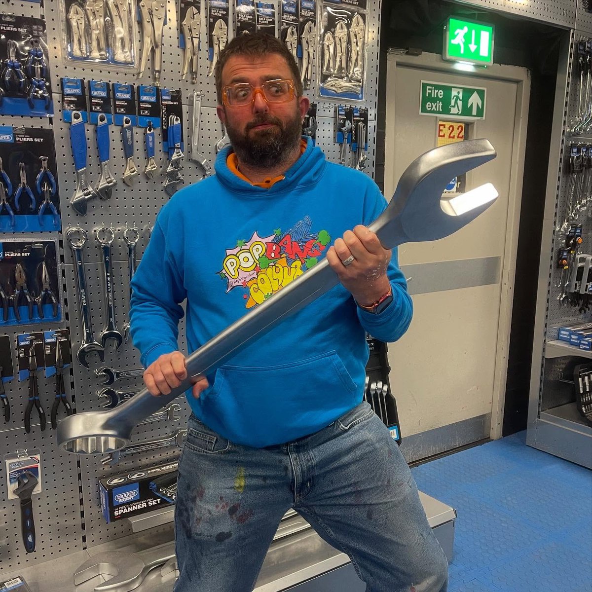 Popbangcolour's tweet image. What a tool… Just doing core muscle exercises @drapertools this afternoon. 

#DraperTools are generously supporting my @LondonMarathon run by supplying a full tool kit to raffle off.

If you donate or have donated £20 to the fundraiser:

2025tcslondonmarathon.enthuse.com/pf/ian-cook

Ends: 25th April