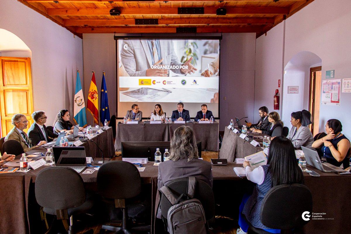 CFCEAntigua's tweet photo. 📌En el #CFCEAntigua se lleva a cabo el “Encuentro del comité de ética del CIAT” con un total de 1️⃣6️⃣ participantes.

✅El encuentro tiene como objetivo fortalecer la ética y la integridad en la gestión de las Administraciones Tributarias de la región. https://t.co/7ueY4wZQfY
