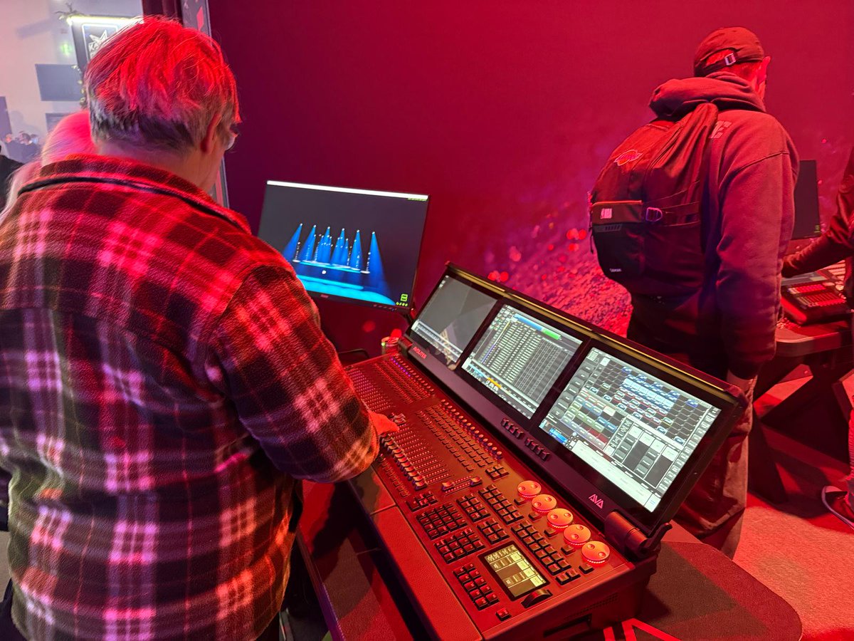 AvolitesLtd's tweet photo. Discover the D7, the newest Diamond console variant (D7-330 & D7-215), designed for top performance and portability. Compact enough for a Peli Air case! Check it out at Hall 12.1, Stand E26 during Prolight & Sound.
#Avolites #D7 #PLS202 https://t.co/iOXeOgIkXF