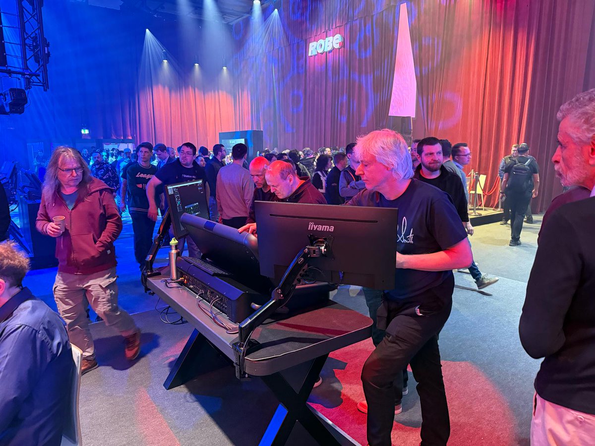 AvolitesLtd's tweet photo. Discover the D7, the newest Diamond console variant (D7-330 & D7-215), designed for top performance and portability. Compact enough for a Peli Air case! Check it out at Hall 12.1, Stand E26 during Prolight & Sound.
#Avolites #D7 #PLS202 https://t.co/iOXeOgIkXF