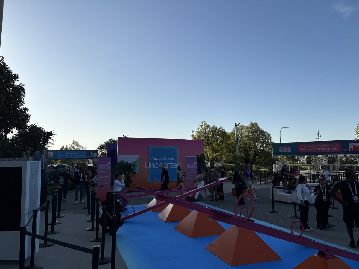 kylepractor's tweet image. At #canvacreate2025 let’s see what happens… #networking #digitalmarketing