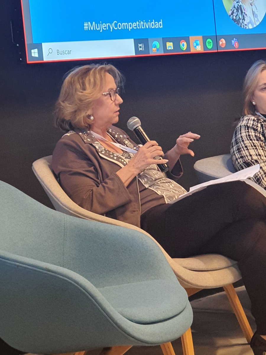 AeitMadrid's tweet photo. Nuestra presidenta Inmaculada Sánchez Ramos participó en la jornada “Mujeres y Competitividad: la igualdad en la era digital” de @fucomp_XXI , destacando el papel clave de las mujeres en la alta dirección y la innovación digital.
#LiderazgoFemenino #IgualdadDigital #AEITM https://t.co/49EHGh3bJe