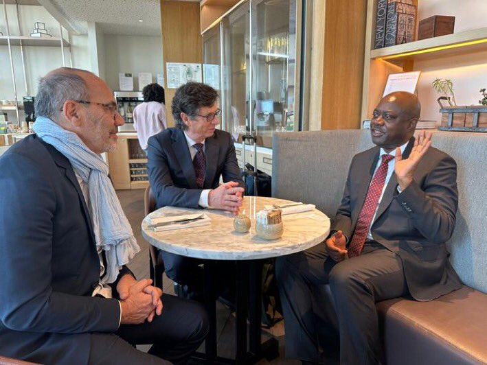 CAPT__Vincent's tweet photo. Frame 1 - Seyi Makinde attracts €55M funding from French Govt to Oyo state.

Frame 2 - Gov Oyebanji is emphasizing the potential of Ekiti and $80M investment from AFDB at US-Africa summit in Dallas.

Frame 3 - Sanwo Olu pitching Lagos to Investors.
 
Frame 4 - Mabaja Mababinu. https://t.co/GljvkHxam1
