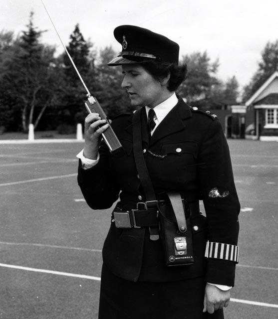 MPSHeritage's tweet image. WPC Margaret Raymond became the first woman in the Met&apos;s Special Patrol Group, the 1961 predecessor of today&apos;s Territorial Support Group. Here she holds an early @motorolaUK personal radio, nicknamed a staggery shouty for its weight &amp;amp; poor reception! #ArchiveTechnology #Archive30