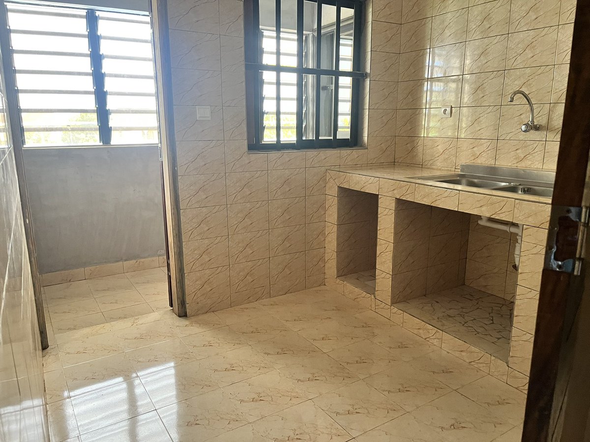 immoask's tweet photo. Adidogome, Akato non loin de l’Eglise Catholique se trouve un appartement de 2 chambres, bien vitré, avec garage, une sonnerie en location 

#alouer_immoask #immoask #tg #lome 

Loyer et demande de visite sur https://t.co/OiNAWahKzU https://t.co/T4tMnRoYax