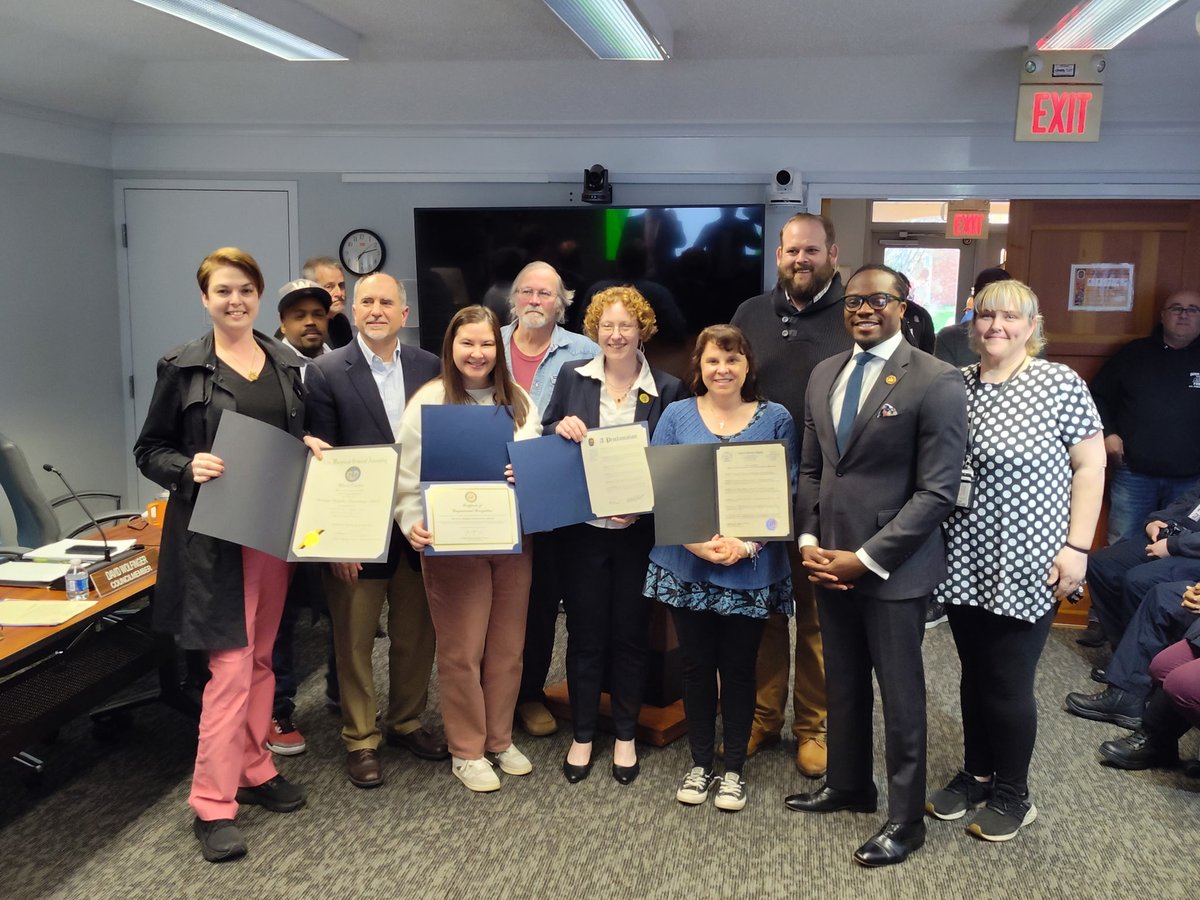 amanda_alerich's tweet photo. We're proud to be 1 of 3 MD schools nominated for the U.S. Dept of Ed’s Green Ribbon award! 🌿 Big thanks to our students &amp; staff for their hard work promoting sustainability &amp; wellness. Honored to be recognized by local leaders for making a difference! #GreenRibbonSchools https://t.co/IC2ShRqyev