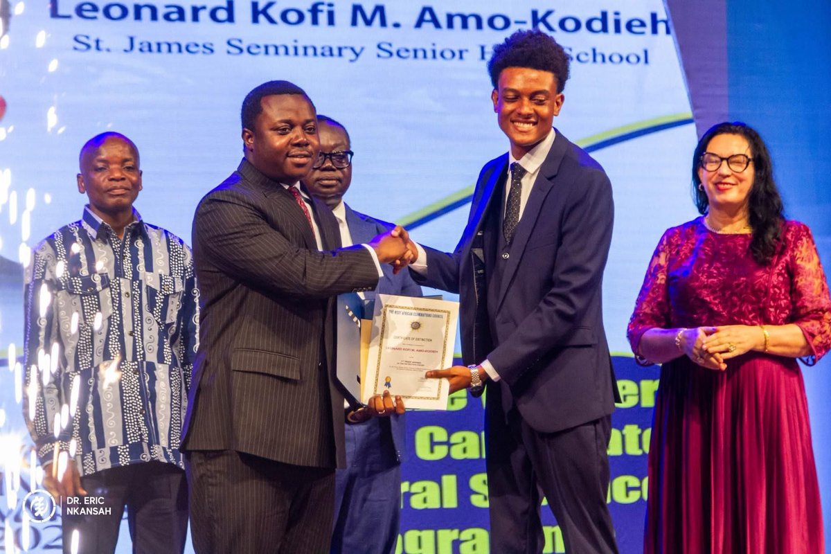 yaf_ghana's tweet image. Today, we’re thrilled to celebrate one of our incredible scholars, 𝐋𝐞𝐨𝐧𝐚𝐫𝐝 𝐀𝐦𝐨-𝐊𝐨𝐝𝐢𝐞𝐡, for his admission to @Harvard on a full scholarship. He also received offers from #Stanford &amp;amp; #Caltech, with total scholarships amounting to $1.16 𝐦𝐢𝐥𝐥𝐢𝐨𝐧 over four years
