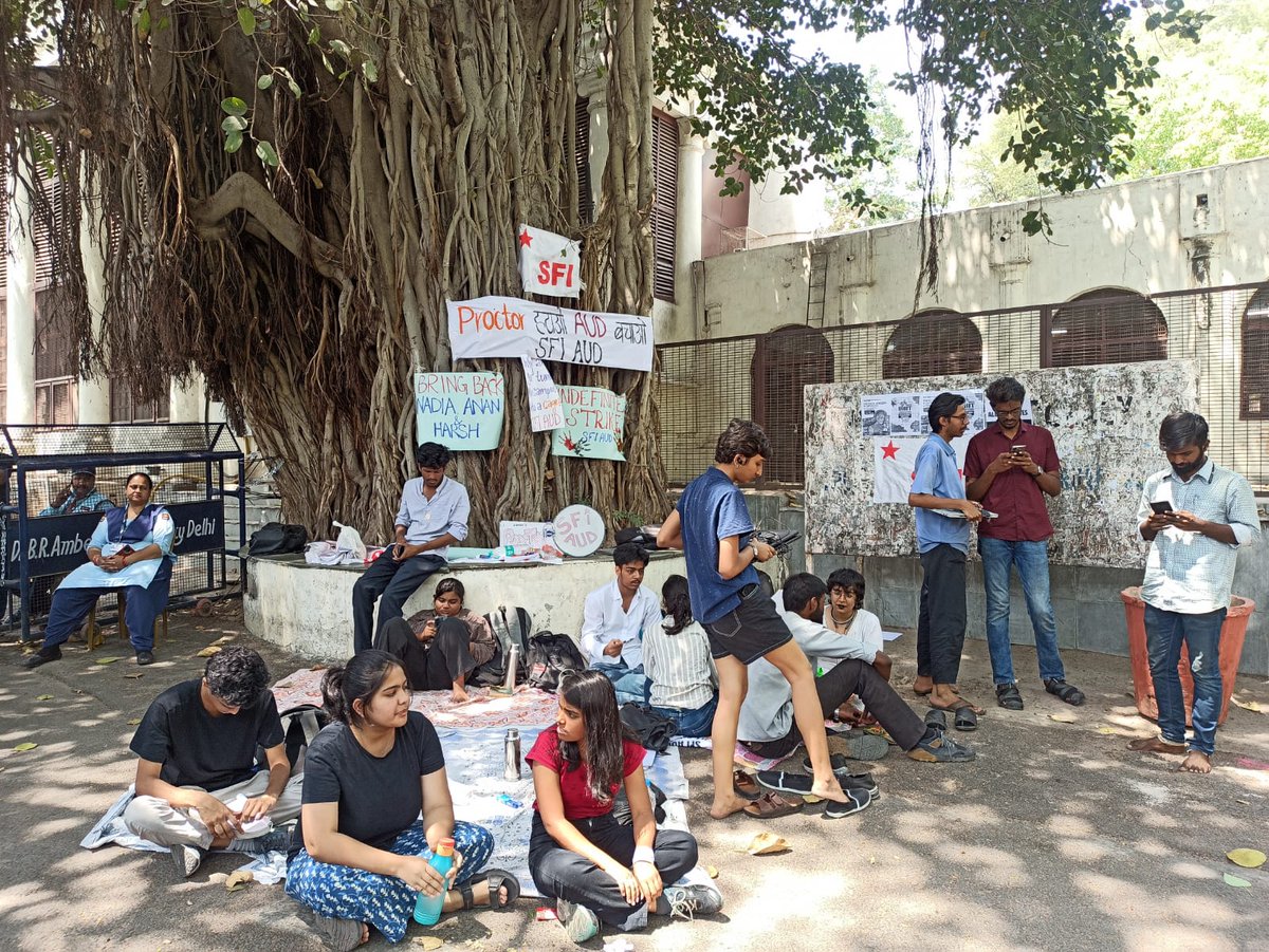 SfiDelhi's tweet photo. Irony thy name is AUD admin! 
3 SFI comrades from AUD resisted the bullying by some right wing affiliated people and were suspended. It's been 3 days since the other comrades are sitting on a hunger strike  to revoke the suspension!
 More power to the student struggle! 
#SaveAUD https://t.co/zuQjNOhle0
