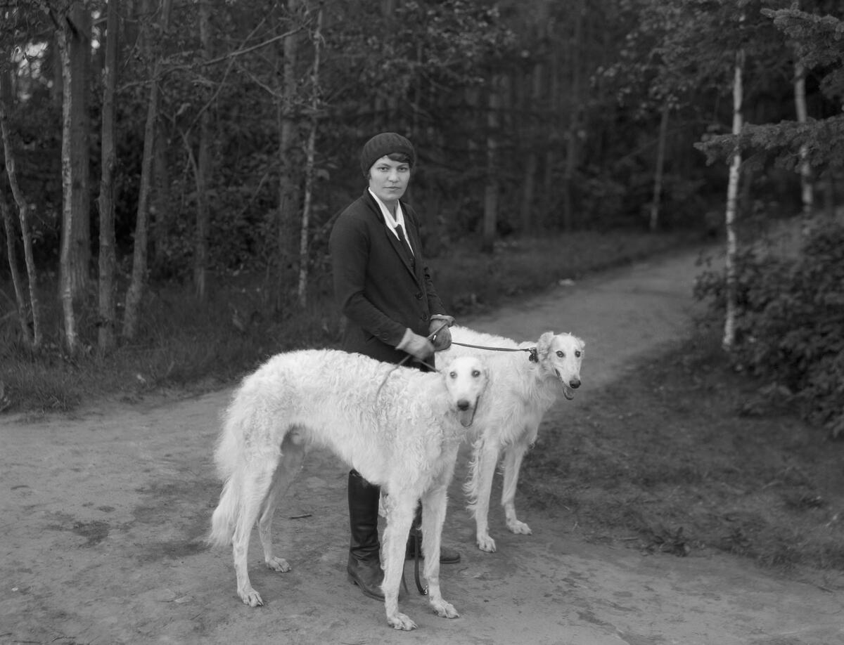 UCalgaryLibrary's tweet image. Today is National Hug Your Dog Day! (Not that you needed a reminder.)
These historical photographs from the Glenbow Archives confirm what dog lovers already know: dogs are the best part of our lives