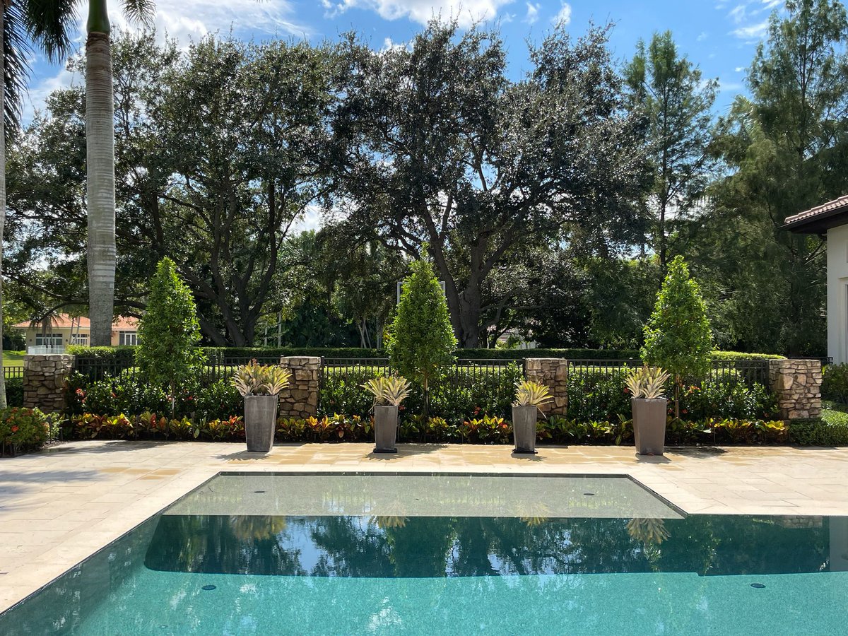 WeTrimTrees's tweet image. A well-designed landscape and hardscape blend natural beauty with functional structure, creating an elegant backyard that’s both visually stunning and perfect fo ...