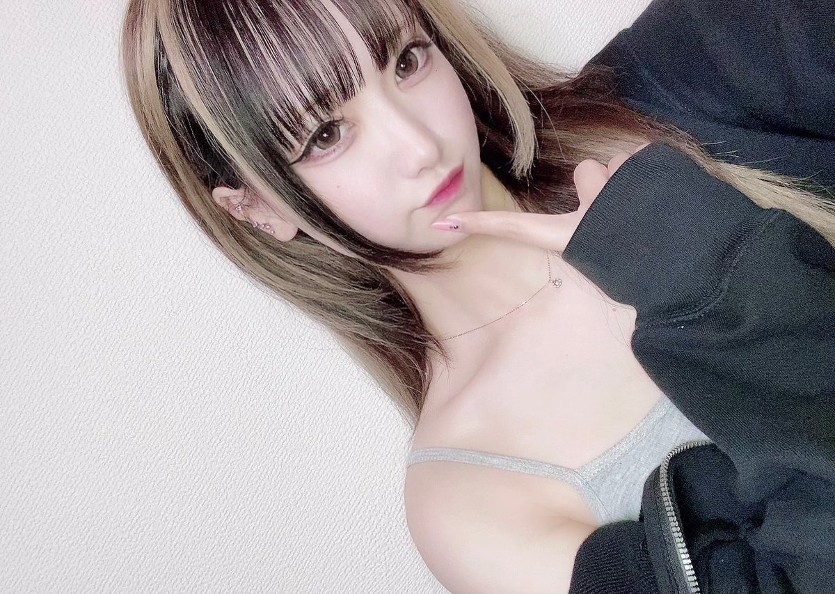 mikasi_0411's tweet photo. 22ちゃいになりましたぁ^.  ̫.^✌️
マイペースですが私なりに頑張るつもりなので暖かく見守っててください😢💓

こんな私を好きでいてくれるみんなが大好きです😌♡ https://t.co/bZ6Ui7hSbX