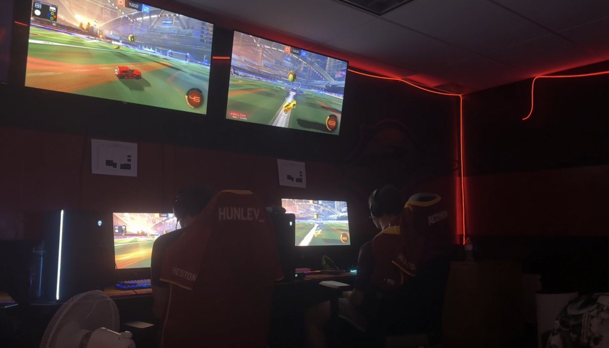 The Rocket League squad is looking for BACK-TO-BACK Divisional Championships tonight! Catch the match live at 8pm on our Twitch! #GoLarks