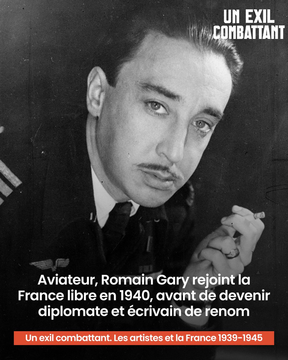 MuseeArmee's tweet photo. [#ExilCombattant] ✍️ Aviateur, Romain Gary rejoint la France libre en 1940, avant de devenir diplomate et écrivain de renom !

👉 Né Roman Kacew dans la communauté juive de Vilnius (Lituanie), Romain Gary émigre en France avec sa mère en 1928. Naturalisé français en 1935, il intègre l’École de l’air en 1938 mais sera le seul, parmi trois cents élèves, à ne pas être nommé officier du fait de ses origines étrangères.

✈️ En juin 1940, le sergent Kacew refuse la défaite et rallie la France libre sous le pseudonyme de Romain Gary de Kacew via l’Algérie puis le Maroc. Il s’engage alors dans les Forces aériennes françaises libres (FAFL). Affecté dans le groupe de bombardement « Lorraine », il part pour l’Afrique en octobre 1940 et sert au Tchad, en Libye, en Éthiopie, en Syrie et en Grande-Bretagne.

✒️C’est durant ces combats qu’il commence la rédaction d’un ouvrage dédié à la résistance polonaise et à la guerre à l’Est. Publié en anglais en 1944 sous le titre Forest of Anger, réédité en 1945 sous le nom d’Éducation européenne, il est le premier roman d’une immense carrière littéraire.
🇫🇷 Romain Gary est fait Compagnon de la Libération le 20 novembre 1944.

👉 Découvrez son parcours, ainsi que celui de nombreux autres artistes et intellectuels qui ont défendu un « certain esprit français », grâce à l’exposition « Un exil combattant. Les artistes et la France 1939-1945 », jusqu’au 22 juin au musée de l’Armée.