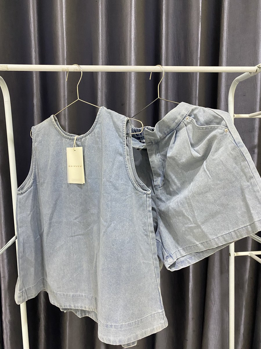 sflow1997's tweet photo. ส่งต่อชุดเซ็ท งานป้ายมือ1‼️
📦 ราคา : 250 ฿ ( ส่งฟรี )

#ส่งต่อเสื้อผ้า #โล๊ะตู้ #โล๊ะตู้เสื้อผ้า #เสื้อผ้ามือหนึ่ง #เสื้อผ้ามือสองราคาถูก #เสื้อผ้าเกาหลี https://t.co/pKOZ4jSEWg