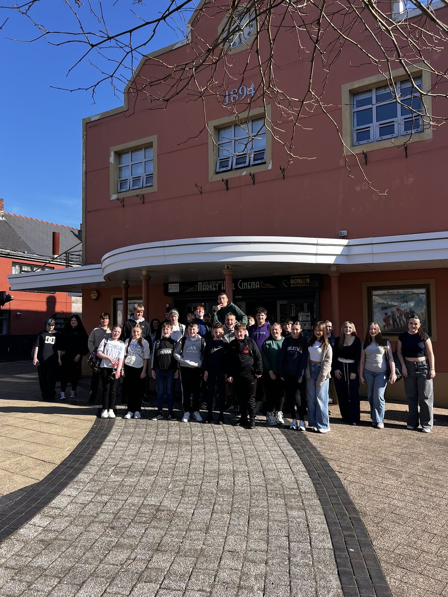 MissMeredith8's tweet image. Trip diwedd tymor gwych yn dathlu y goreuon ar @duolingo 🏴 sinema i wylio @Minecraft a pryd o fwyd yn y dre. Ardderchog @ebbwfawr
Brilliant end of term trip celebration the best on Duolingo. Cinema to watch Minecraft and lunch in town. Da iawn pawb!