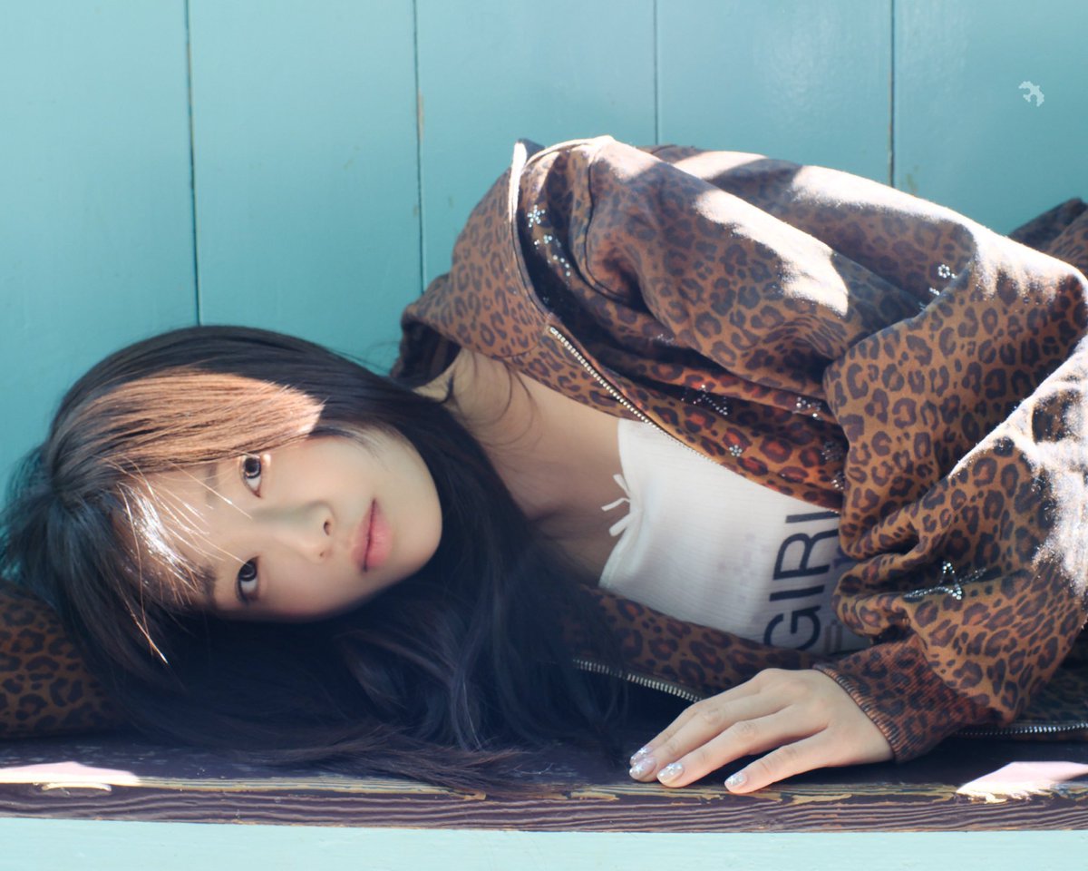 CHUU for 'Only cry in the rain' concept photo.